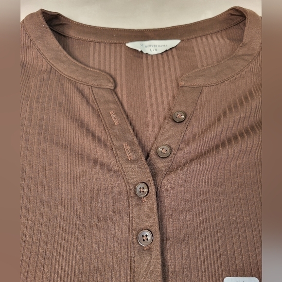 Denver Hayes 3/4 Sleeve Henley Shirt. Brown Size Large. - Picture 2 of 9